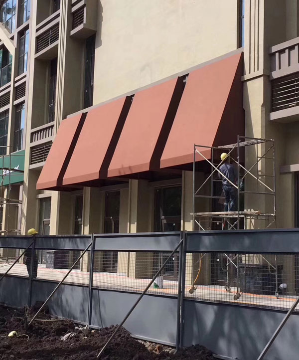 商業(yè)區(qū)遮陽(yáng)篷雨篷兩用工程施工中